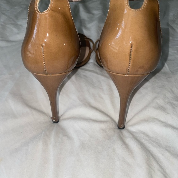 Stuart Weitzman nudistsong patent leather heels in tan, size 40/9 - Picture 6 of 14